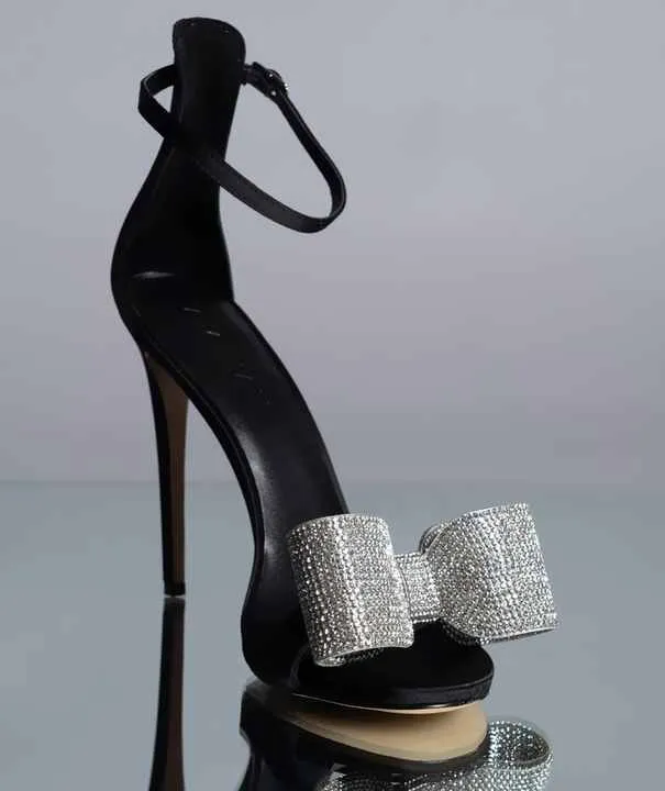 حذاء رسمي بحزام كاحلFormal shoes with ankle strap