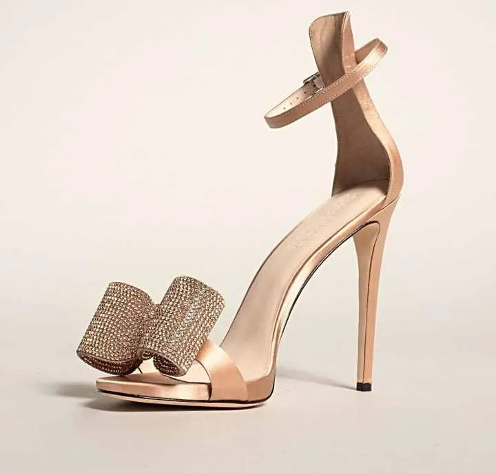 حذاء رسمي بحزام كاحلFormal shoes with ankle strap