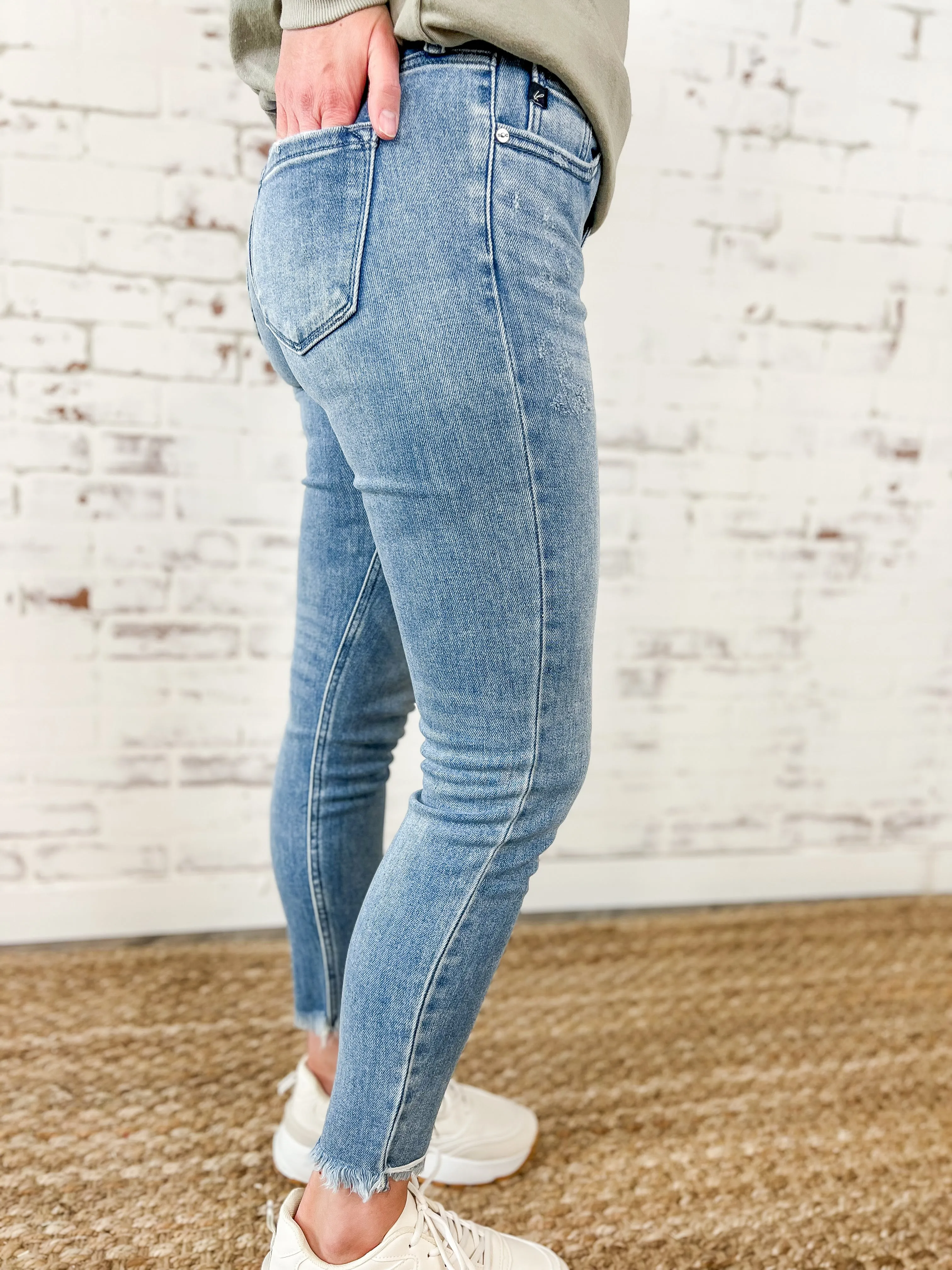 Avery Mid Rise Skinny