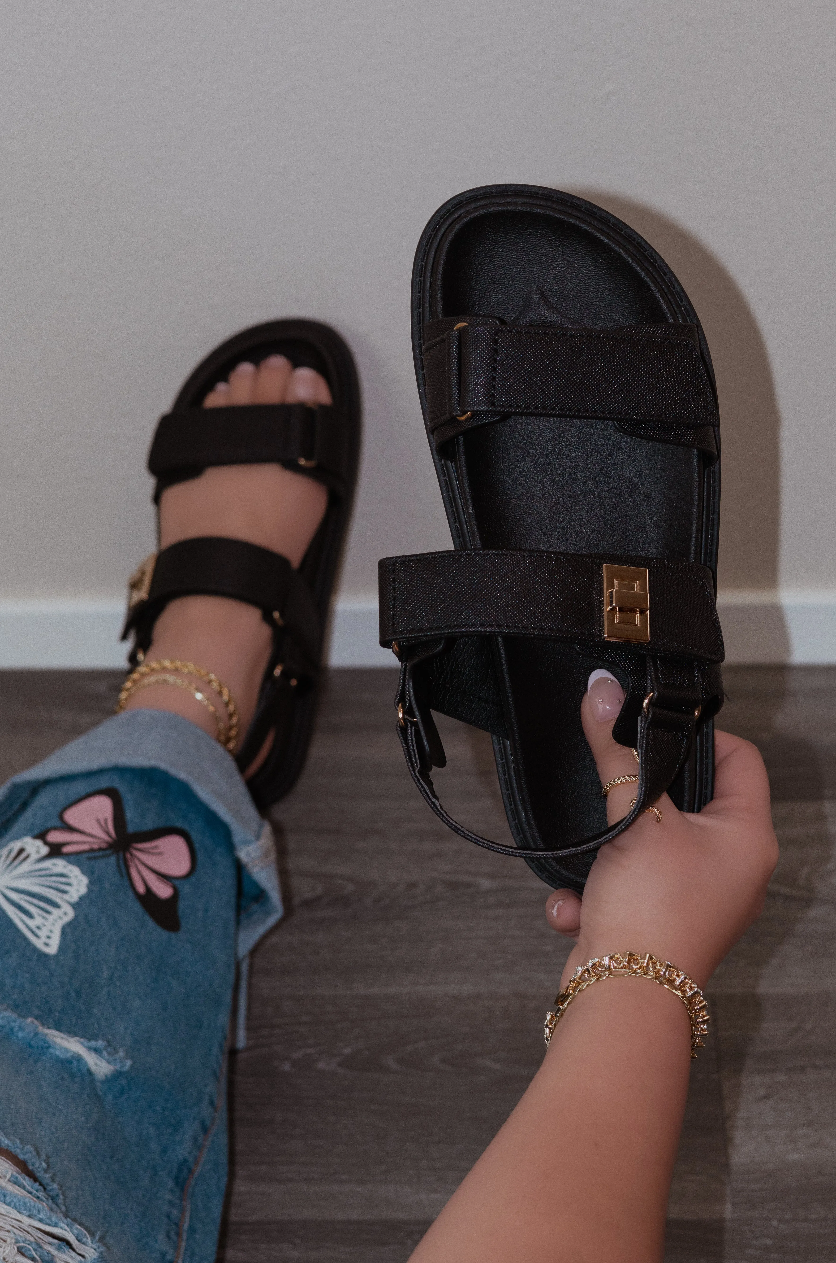 Daniela - Wide Fit Adjustable Double Strap Flat Sandals, Comfortable Summer Footwear, Stylish Casual Sandals, Versatile Everyday Shoes