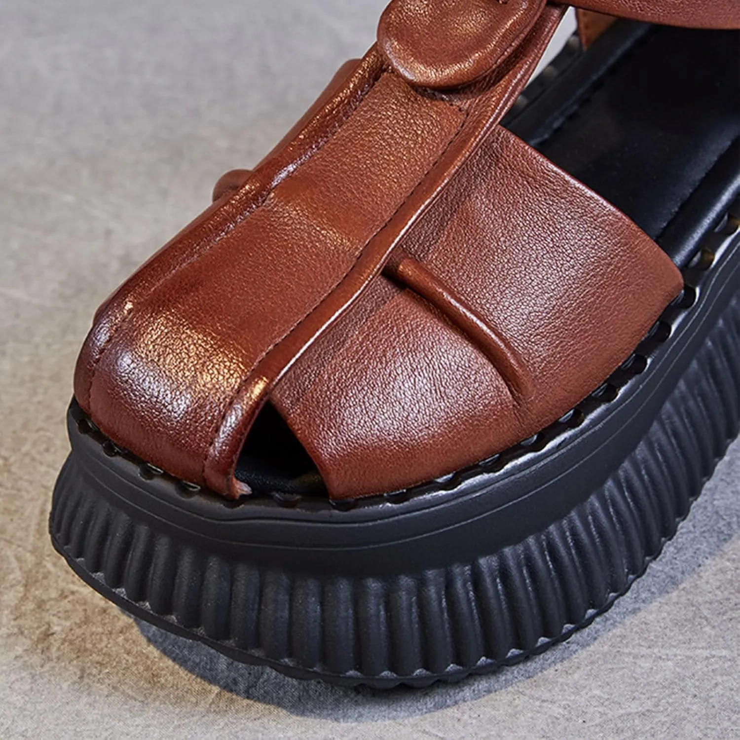 Women's Closed Toe Ankle Strap Hollow Out Gladiator Flat Sandal with Adjustable Hook and Loop Fashion Round Toe Comfortable Platform Walking Sandals