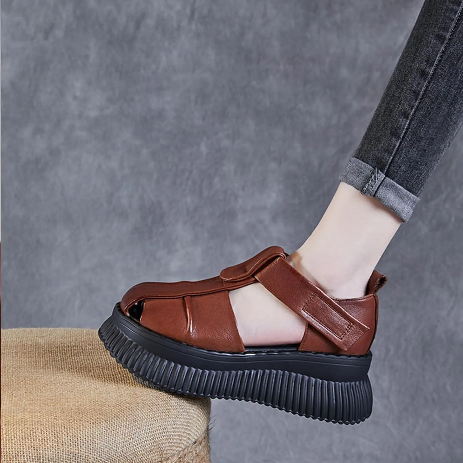 Women's Closed Toe Ankle Strap Hollow Out Gladiator Flat Sandal with Adjustable Hook and Loop Fashion Round Toe Comfortable Platform Walking Sandals