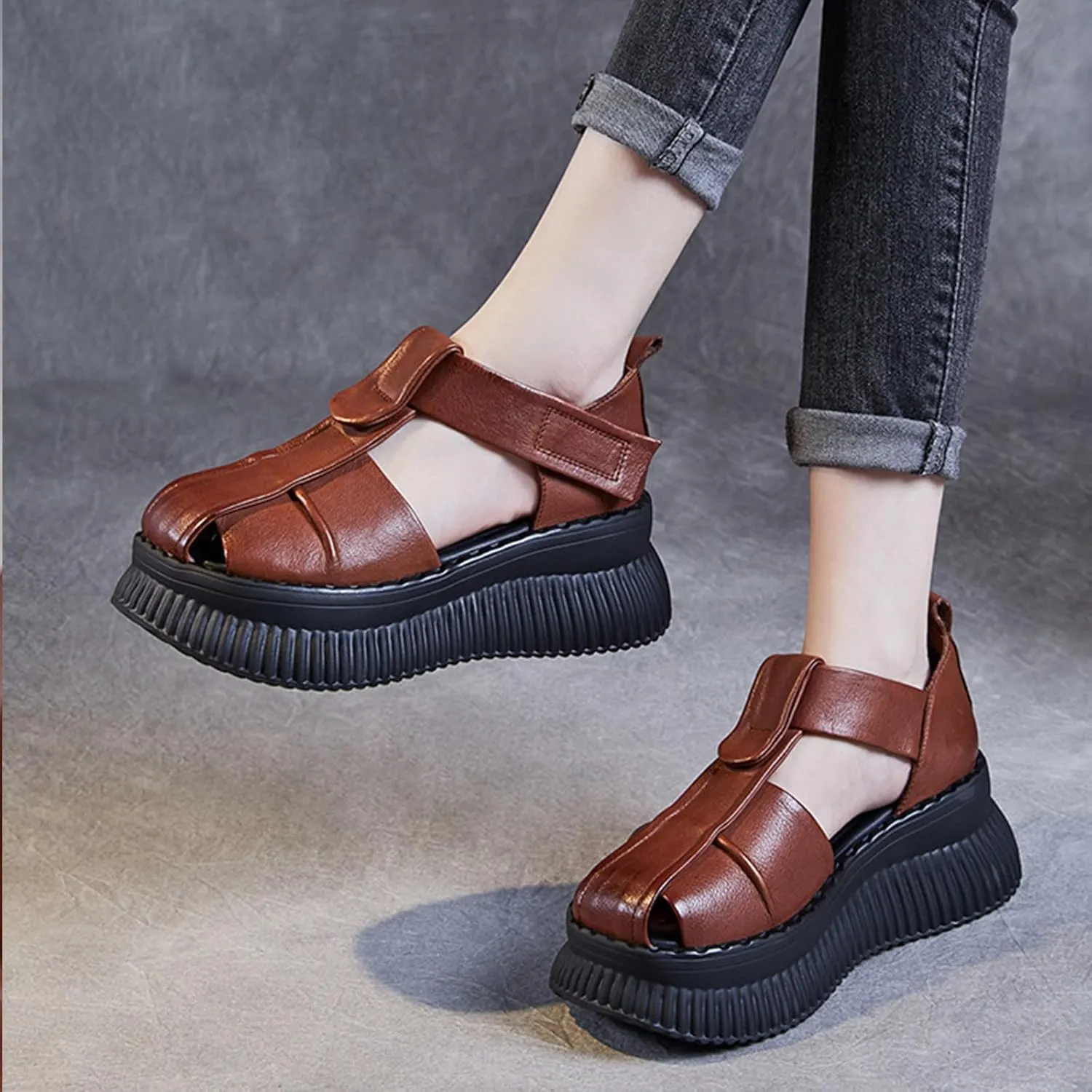 Women's Closed Toe Ankle Strap Hollow Out Gladiator Flat Sandal with Adjustable Hook and Loop Fashion Round Toe Comfortable Platform Walking Sandals